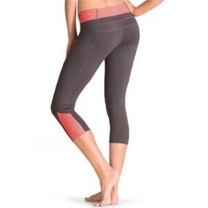 Athleta Balance Stripe Capri Cropped Leggings in Grey Pink stripes Size X-Small